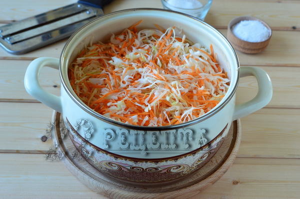 Капуста маринованная с морковью суточная быстрая